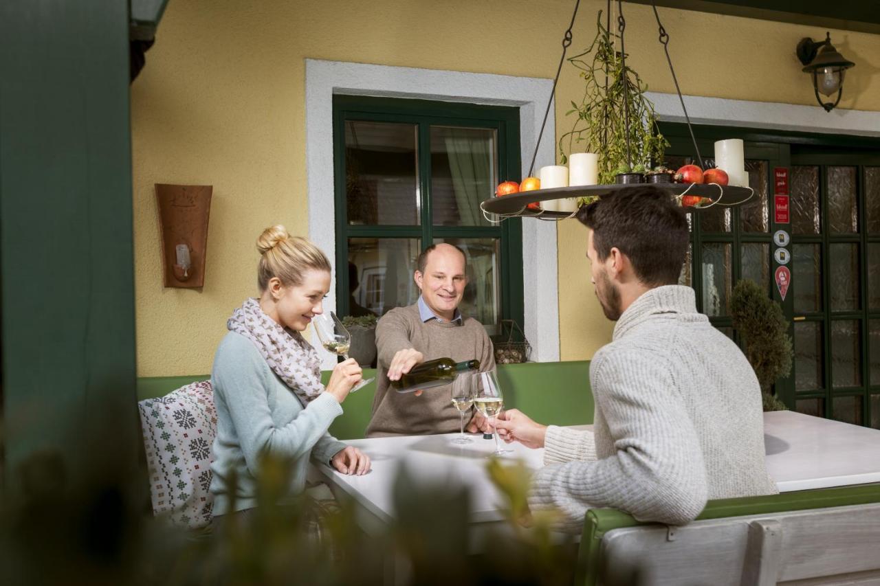 Weingut & Gastezimmer Edelmann Goettlesbrunn Exterior photo