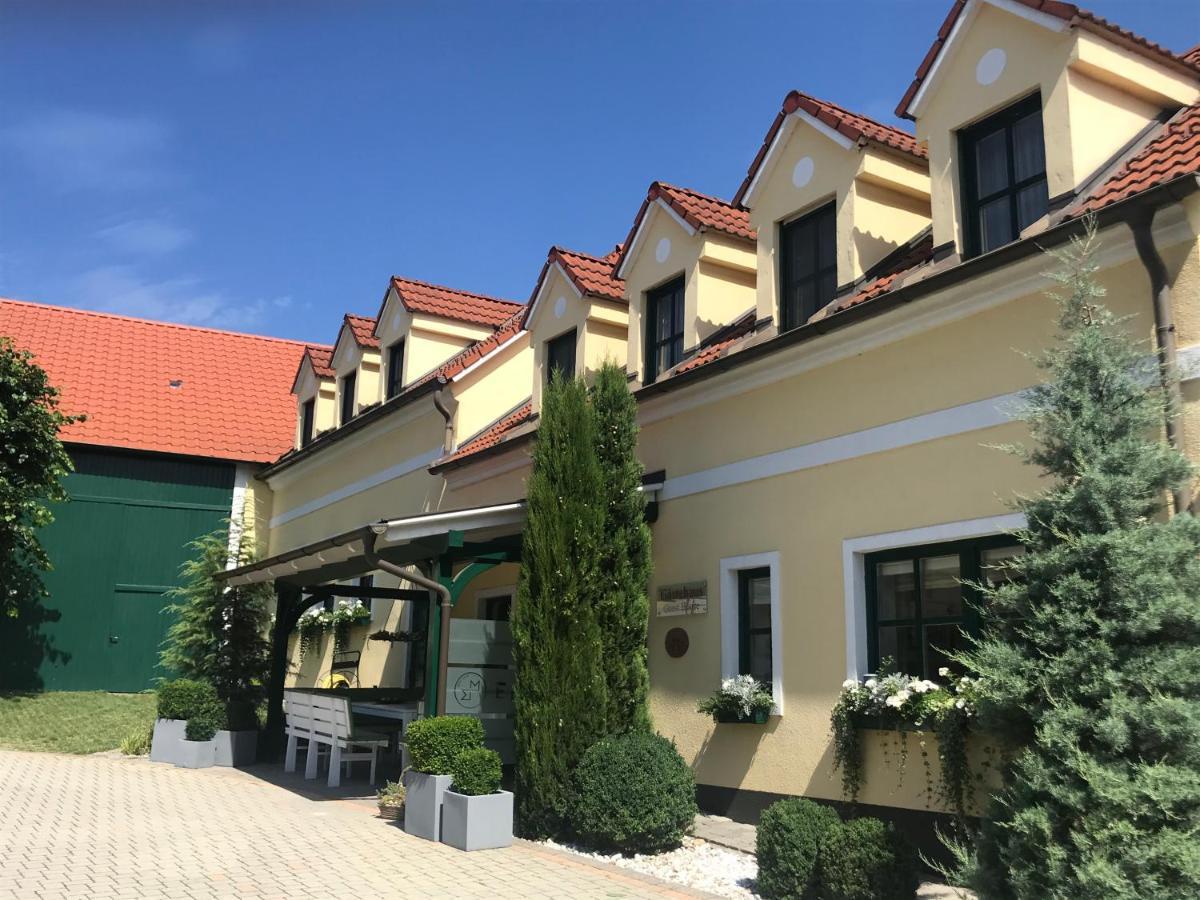 Weingut & Gastezimmer Edelmann Goettlesbrunn Exterior photo